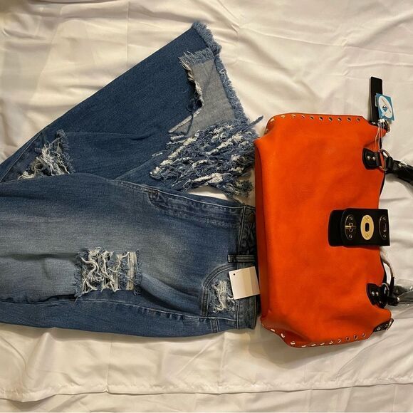 Plus Size Distressed Jeans- NWT - Picture 11 of 12